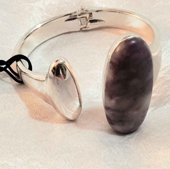 1987- Silver-tone Oval Stone Sculptural Cuff Soho Bracelet Amethyst Stone NWT - Picture 5 of 5